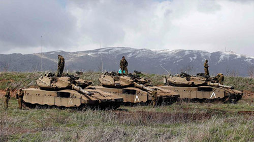 tanques israelíes en los Altos del Golán Bombardeo sionista en la región siria fronteriza con el Golán ocupado
